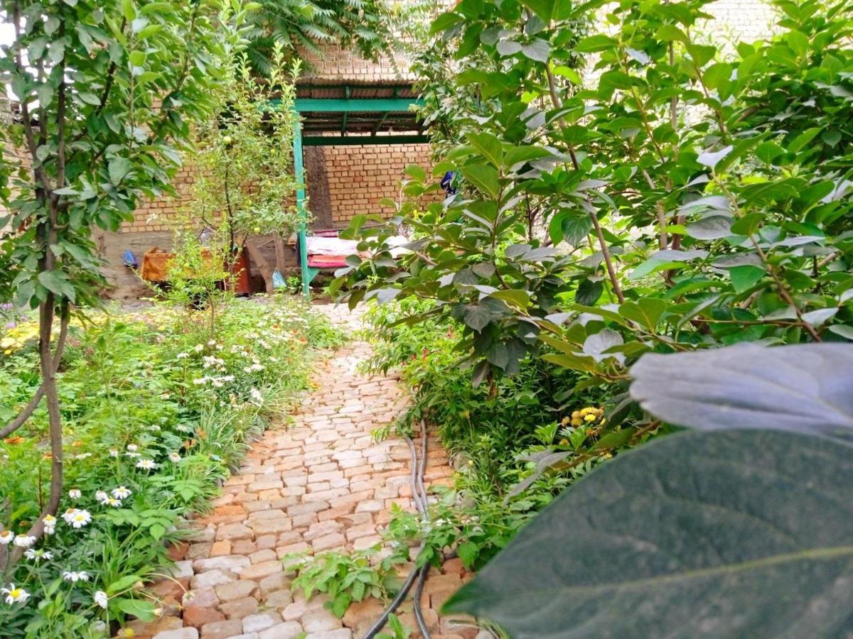 Be My Guest Hotel Osh Bagian luar foto