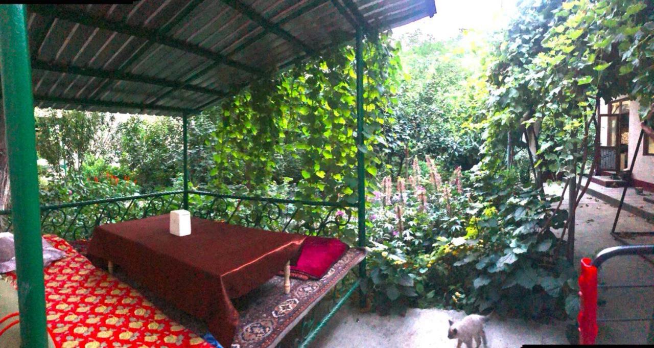 Be My Guest Hotel Osh Bagian luar foto
