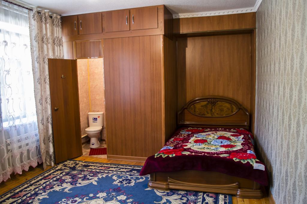 Be My Guest Hotel Osh Bagian luar foto
