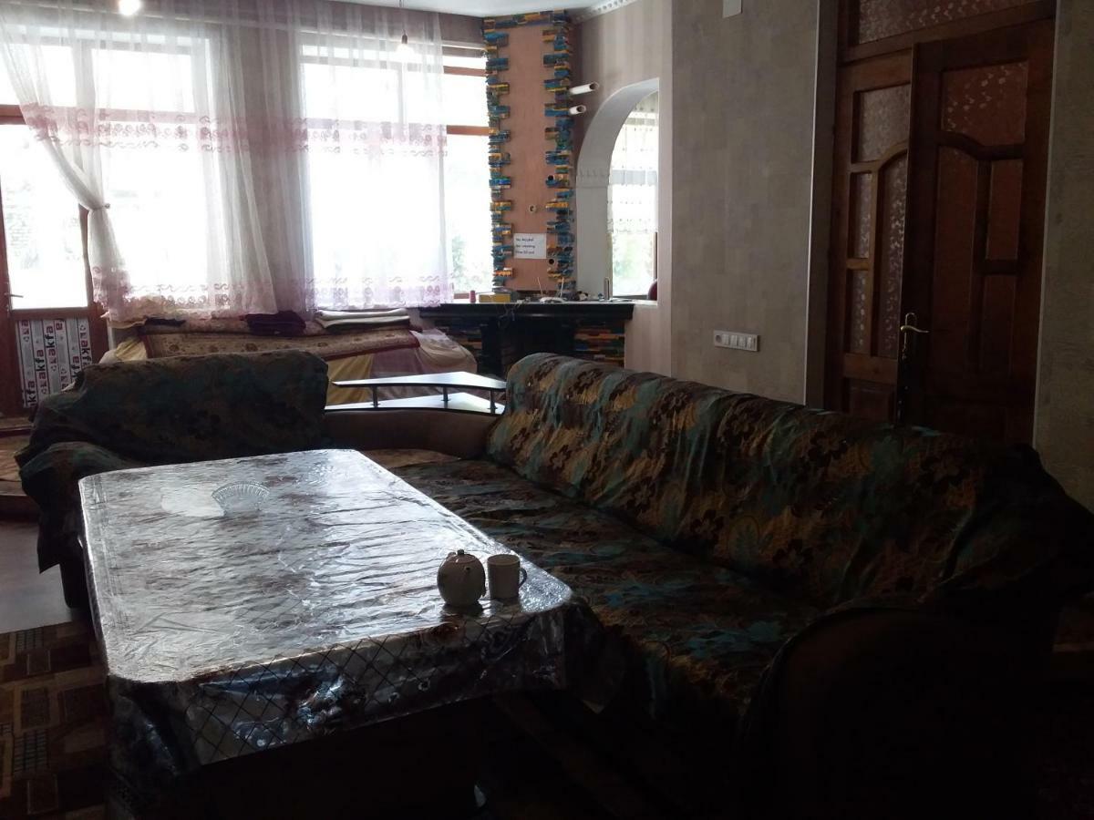 Be My Guest Hotel Osh Bagian luar foto